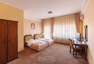 Отель Hotel Premier Клуж-Напока Стандартный двухместный номер с 2 отдельными кроватями-12
